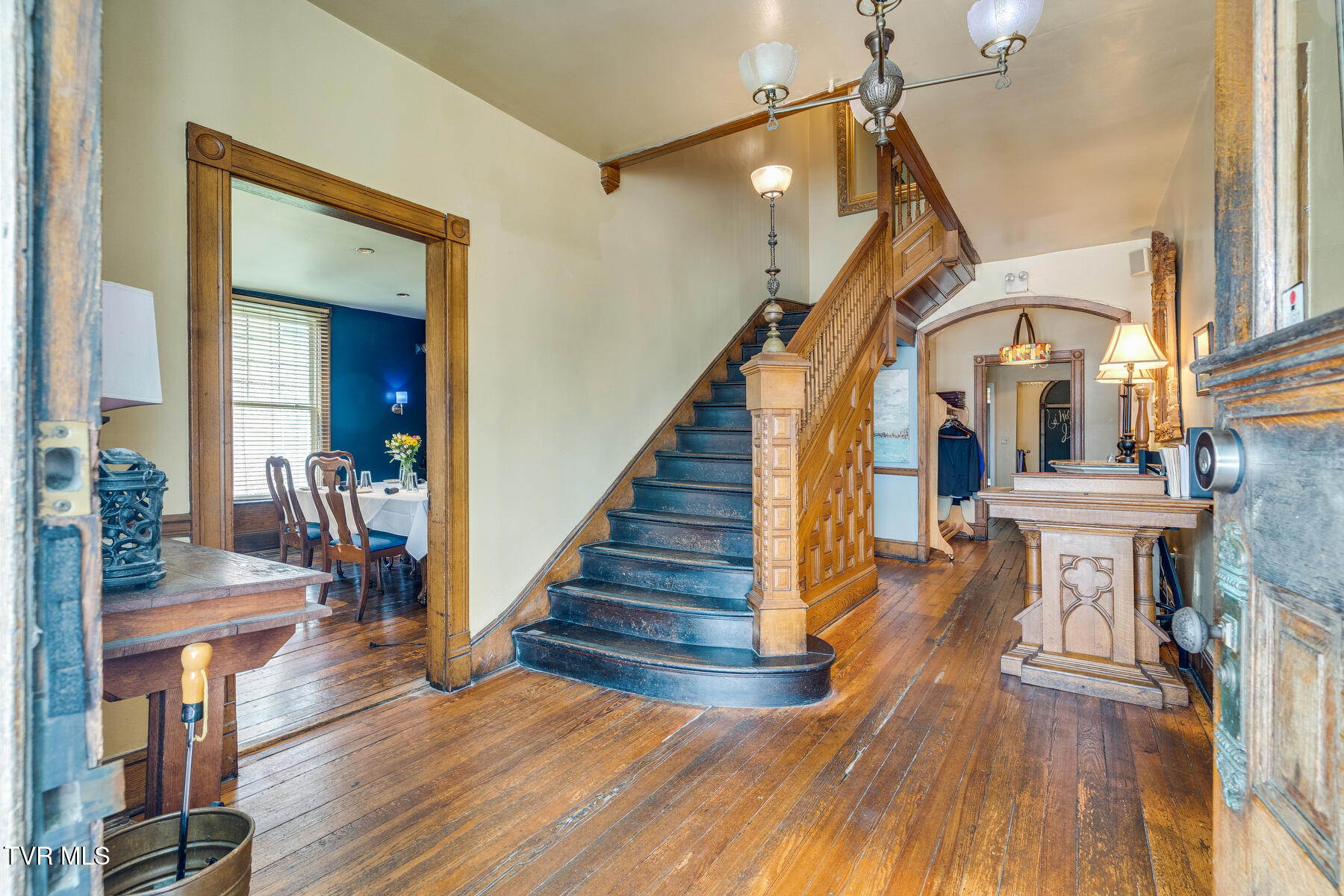 412 6th Street Bristol, TN 37620 - Photo 7 of 59 013