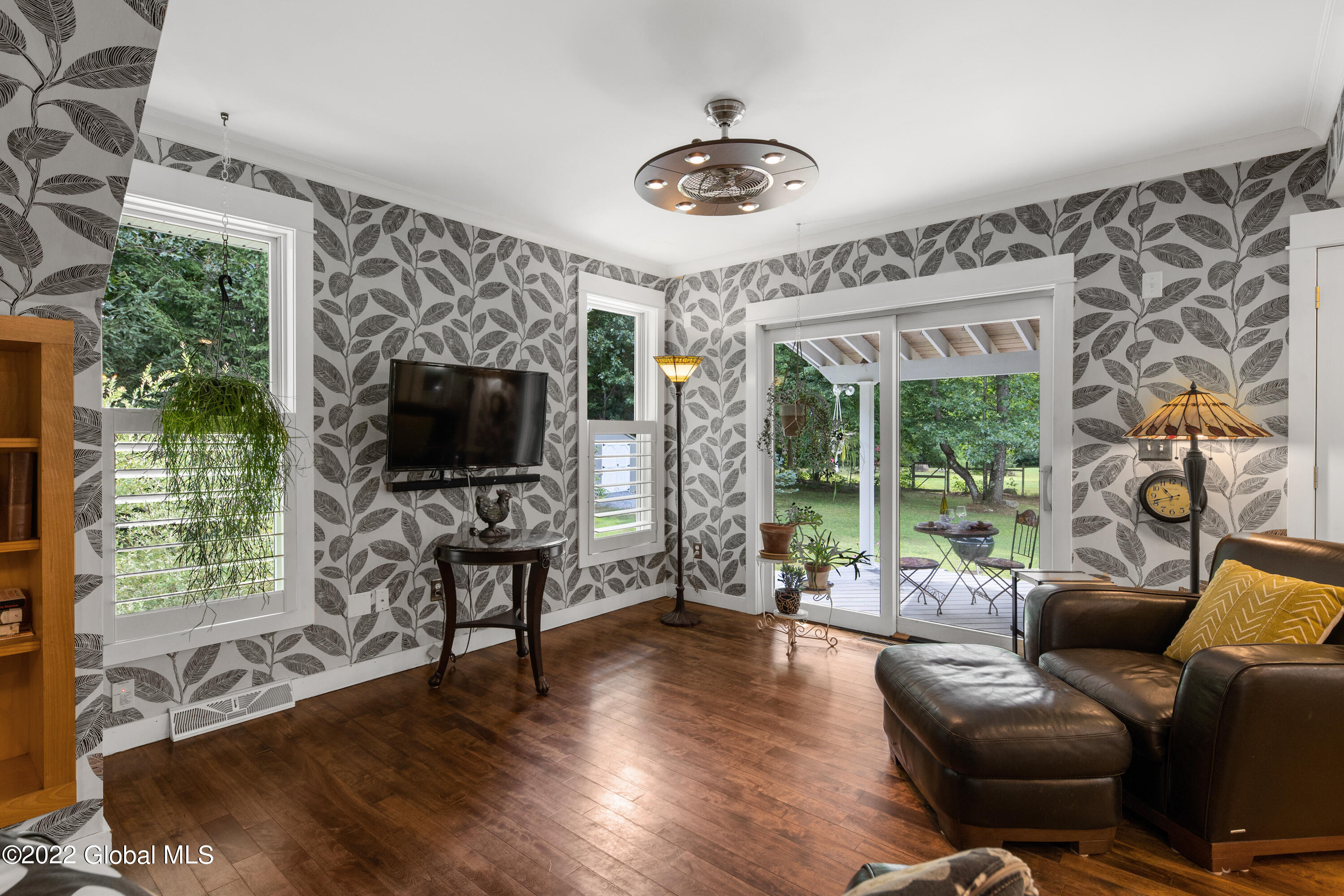 112 Middle Grove Road Greenfield, NY 12866 - Photo 9 of 44 Living Room