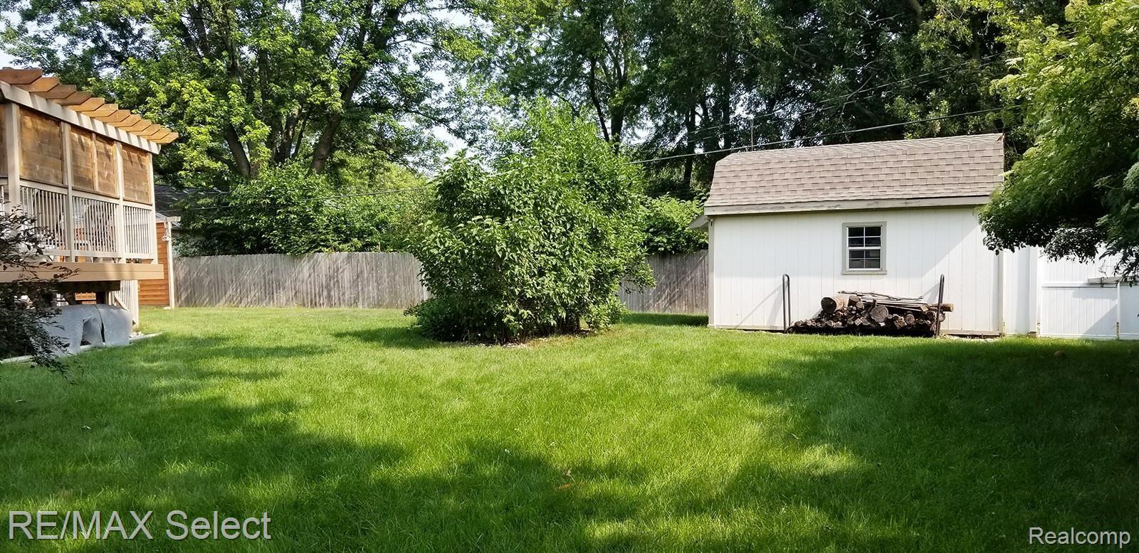 4461 Stoney Ridge Road Flint, MI 48507 - Photo 62 of 68 backyard view 1.jpg