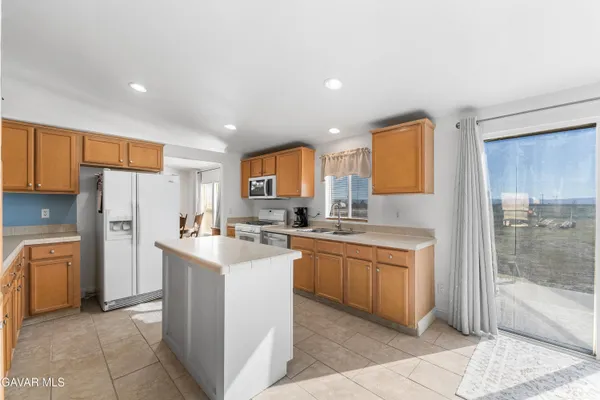$573,870 | 9890 Sue Avenue, Rosamond, CA 93560