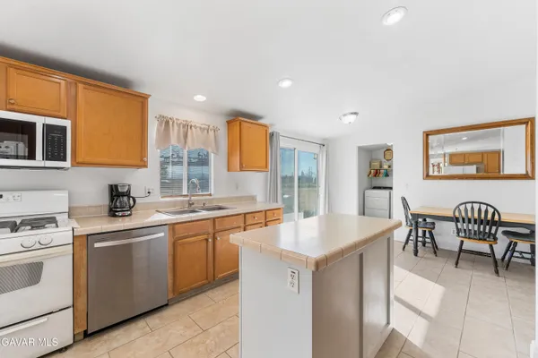 $573,870 | 9890 Sue Avenue, Rosamond, CA 93560