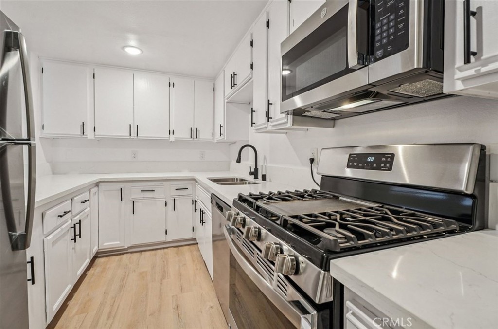 420 West Windsor Road Glendale, CA 91204 - Photo 8 of 21