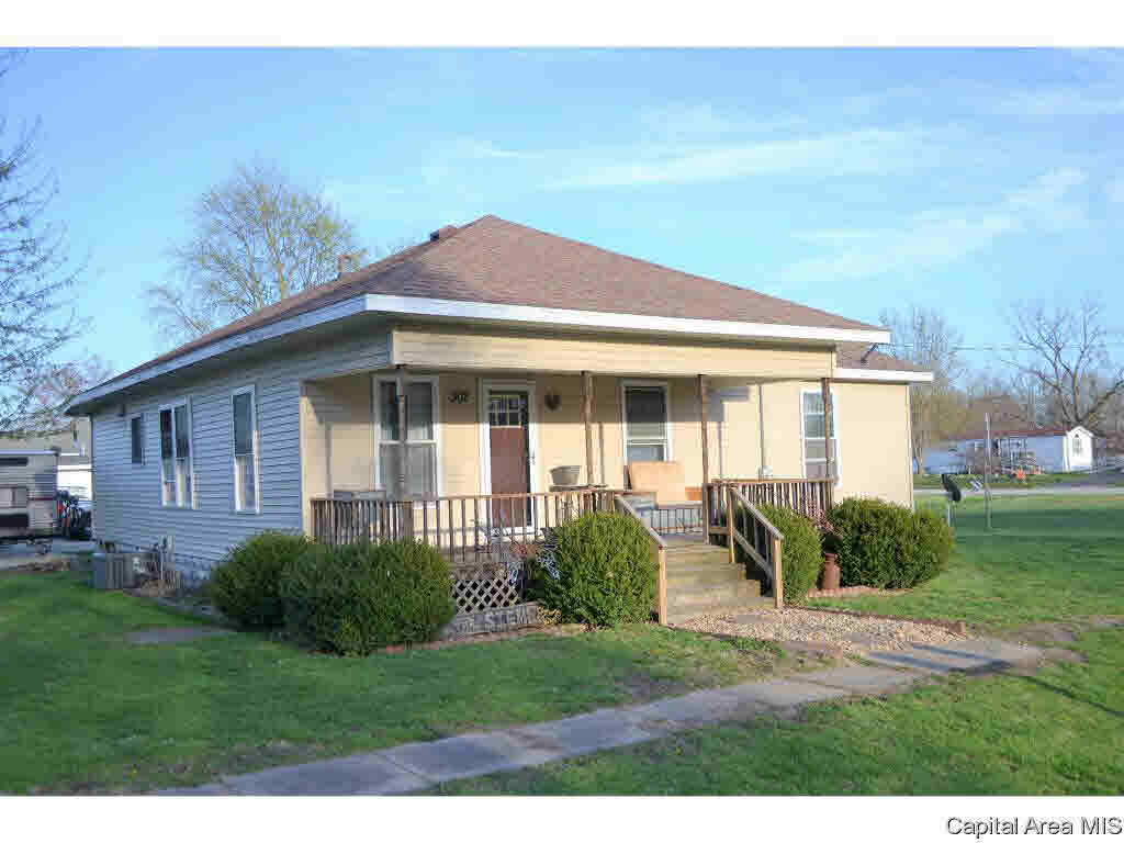 1 Modesto Road Modesto, IL 62667 - Photo 1 of 22