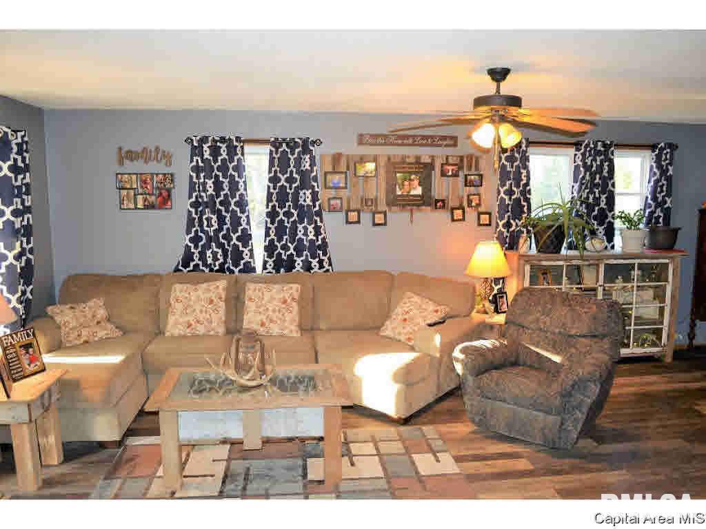 1 Modesto Road Modesto, IL 62667 - Photo 5 of 22