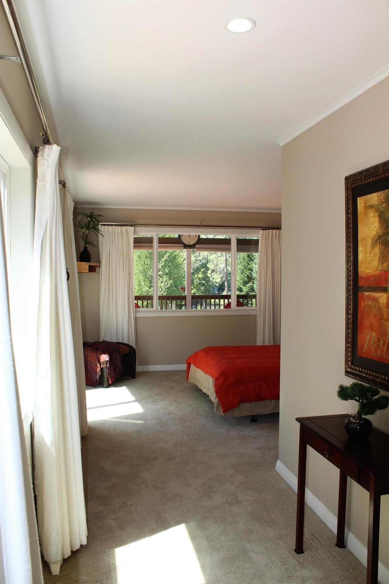 1065 Old Ferry Road Shady Cove, OR 97539 - Photo 18 of 35 master bedroom
