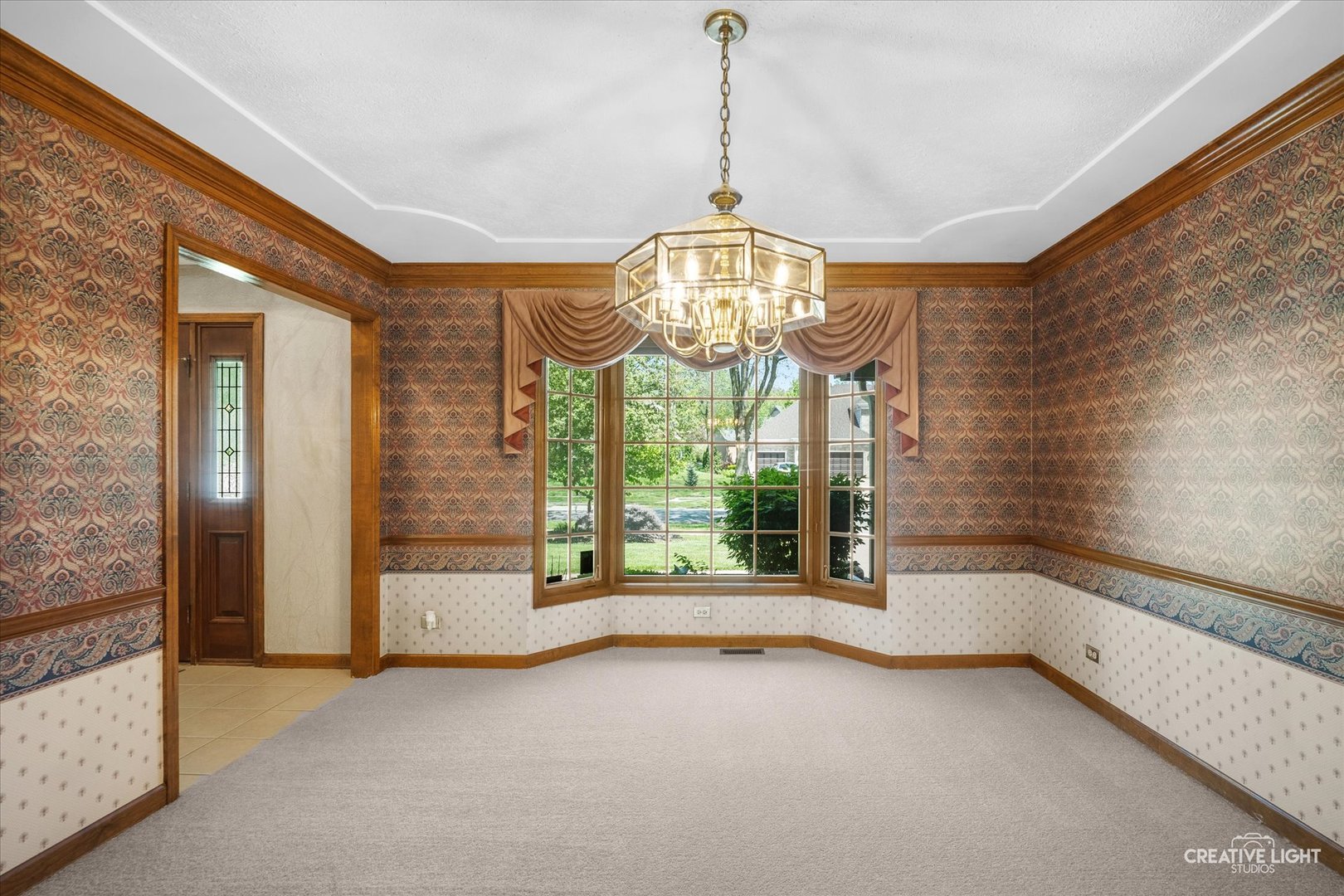 3112 Turnberry Road St. Charles, IL 60174 - Photo 6 of 43 a view of a hallway with windows