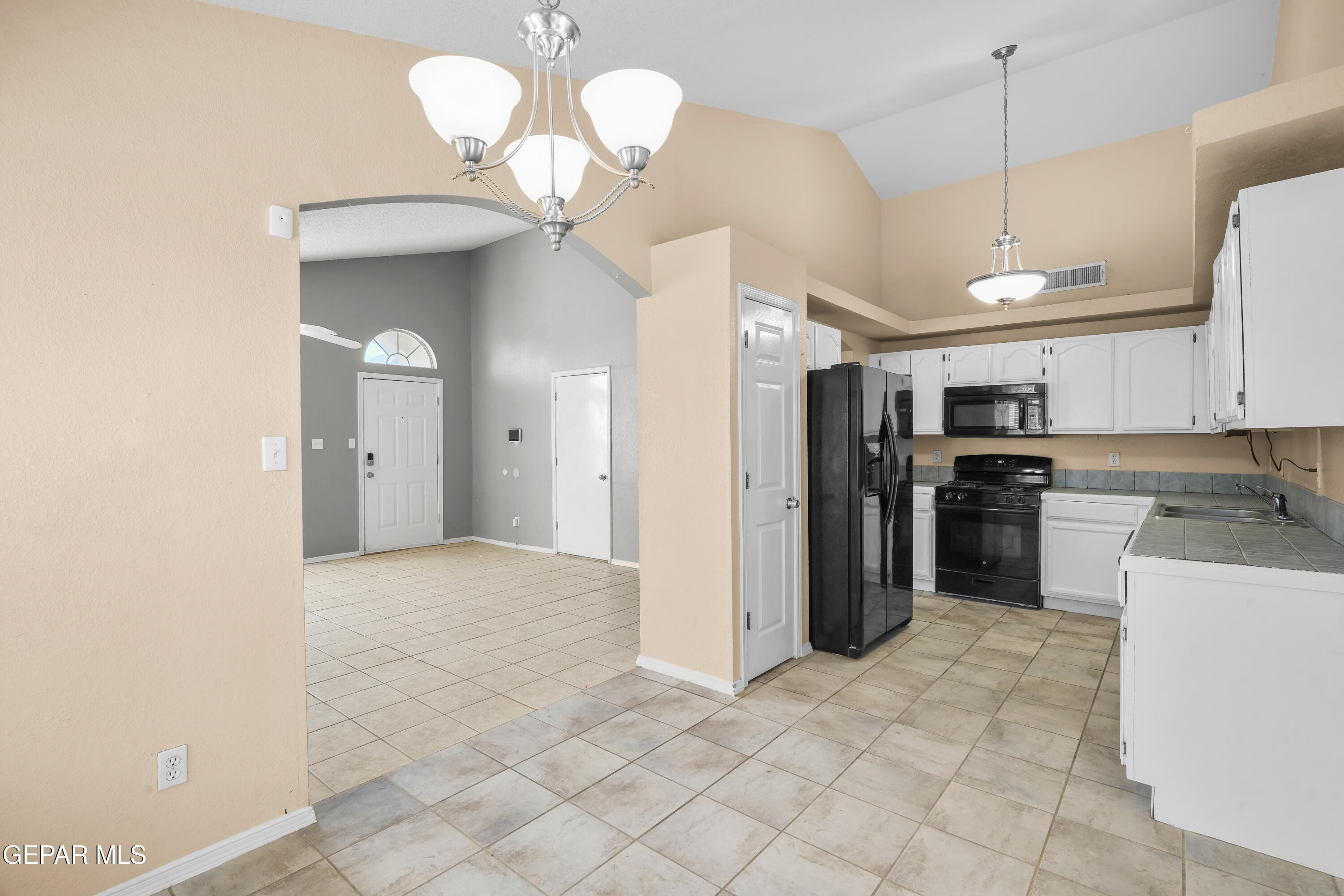 12369 Tierra Apache Road El Paso, TX 79938 - Photo 7 of 22 12369 Tierra Apache Rd-10