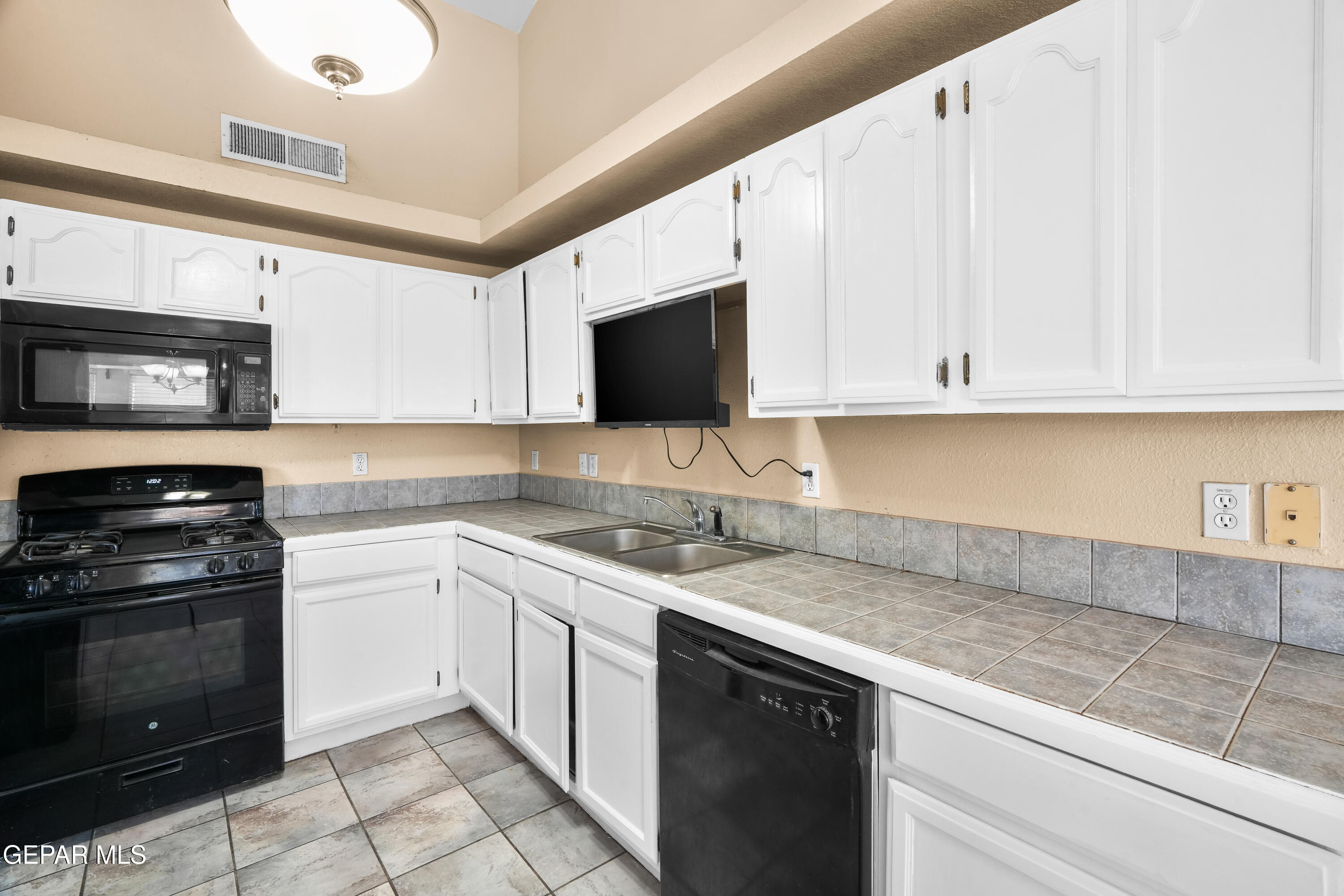 12369 Tierra Apache Road El Paso, TX 79938 - Photo 8 of 22 12369 Tierra Apache Rd-14