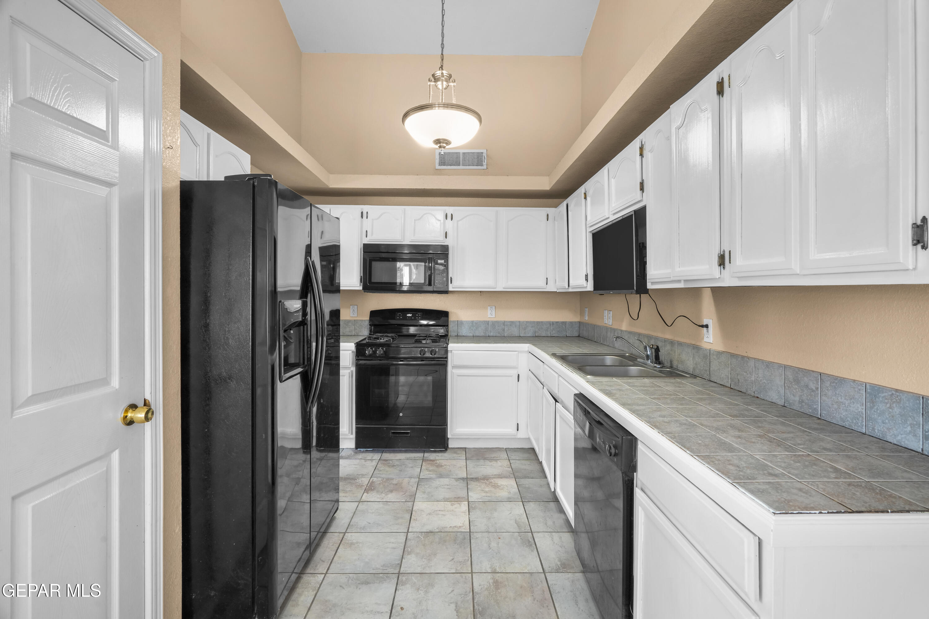 12369 Tierra Apache Road El Paso, TX 79938 - Photo 10 of 22 12369 Tierra Apache Rd-13