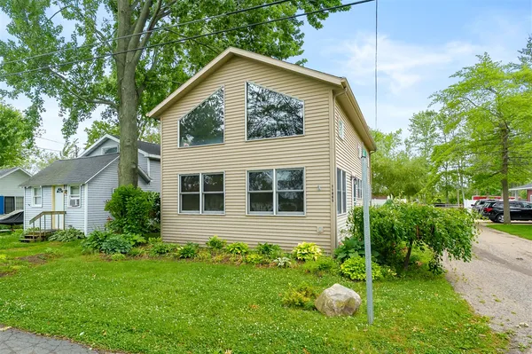$240,000 | 11065 East Indian Lake Drive, Vicksburg, MI 49097