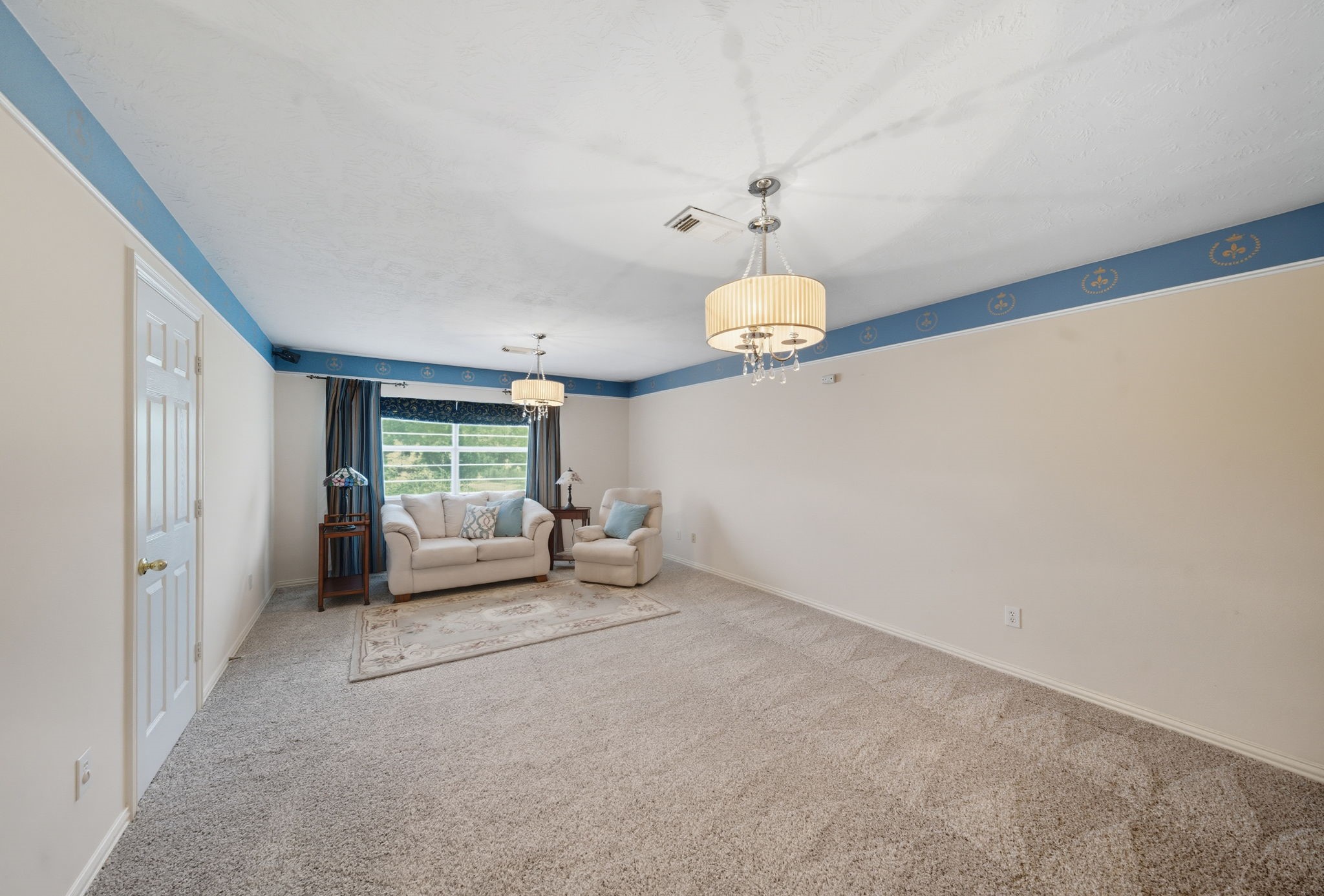 2302 Palm Circle Seabrook, TX 77586 - Photo 22 of 35 an empty room with windows and chandelier