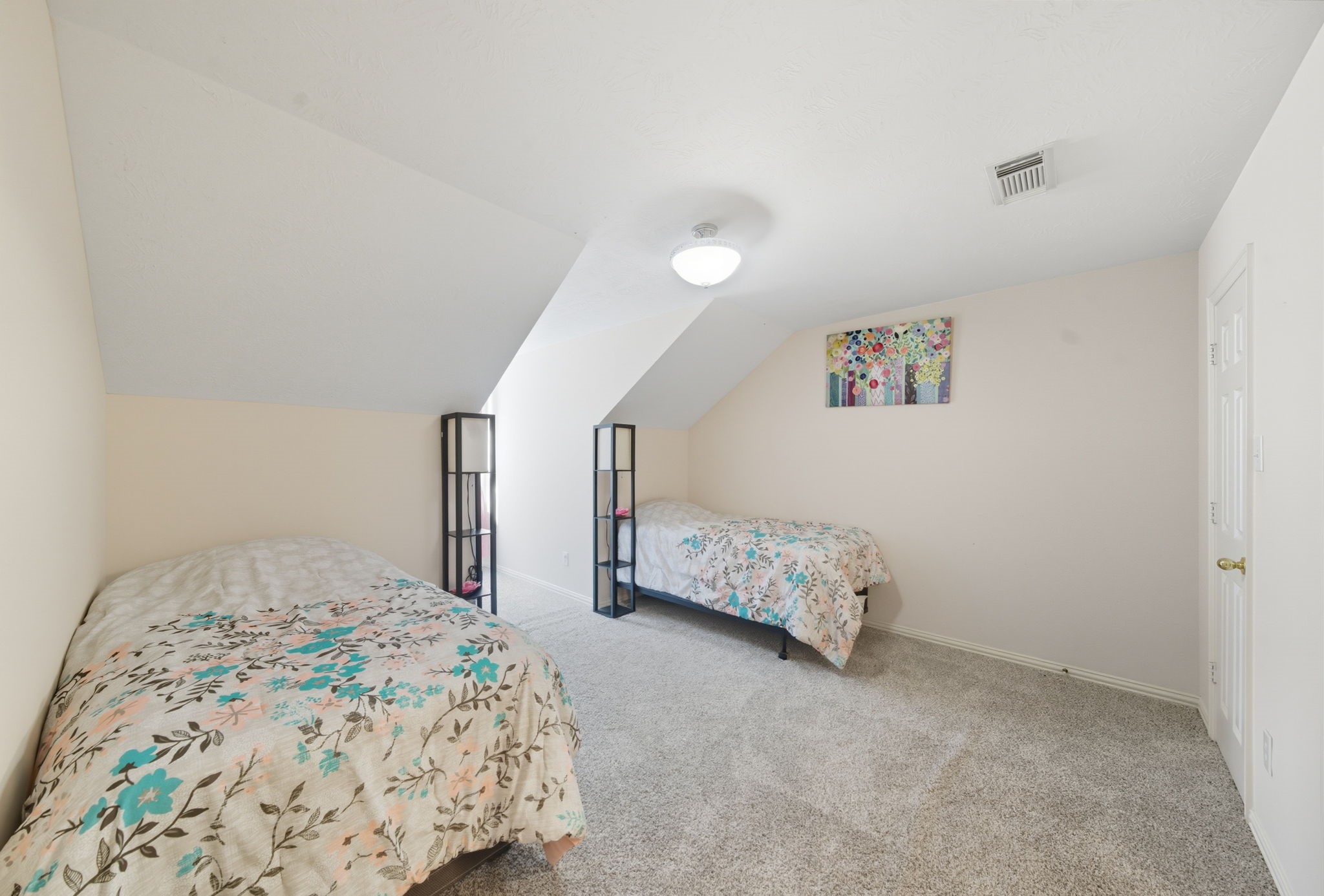 2302 Palm Circle Seabrook, TX 77586 - Photo 26 of 35 a bedroom with a bed and a cabinets