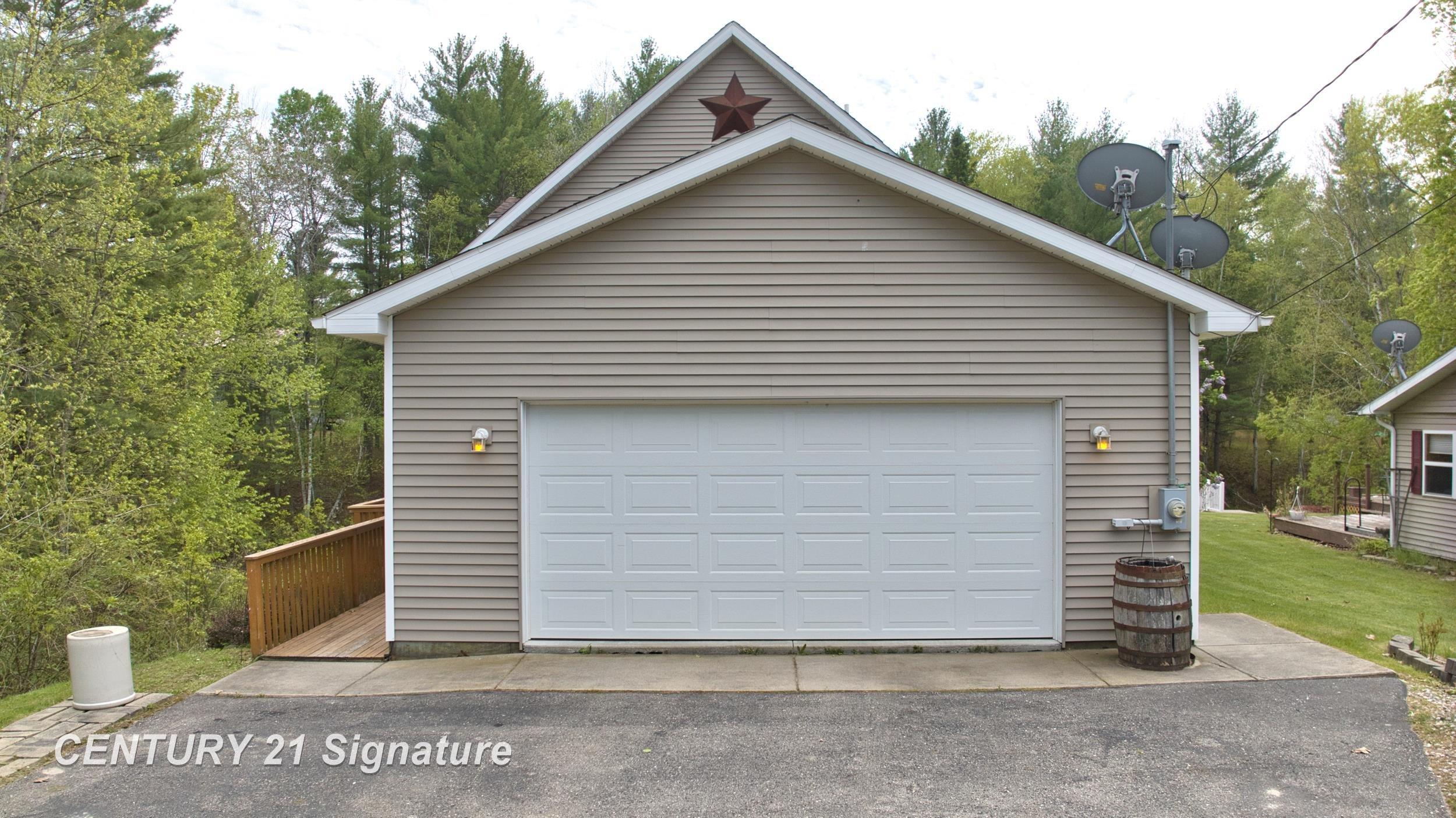 1724 Middle Point Drive Alger, MI 48610 - Photo 32 of 53
