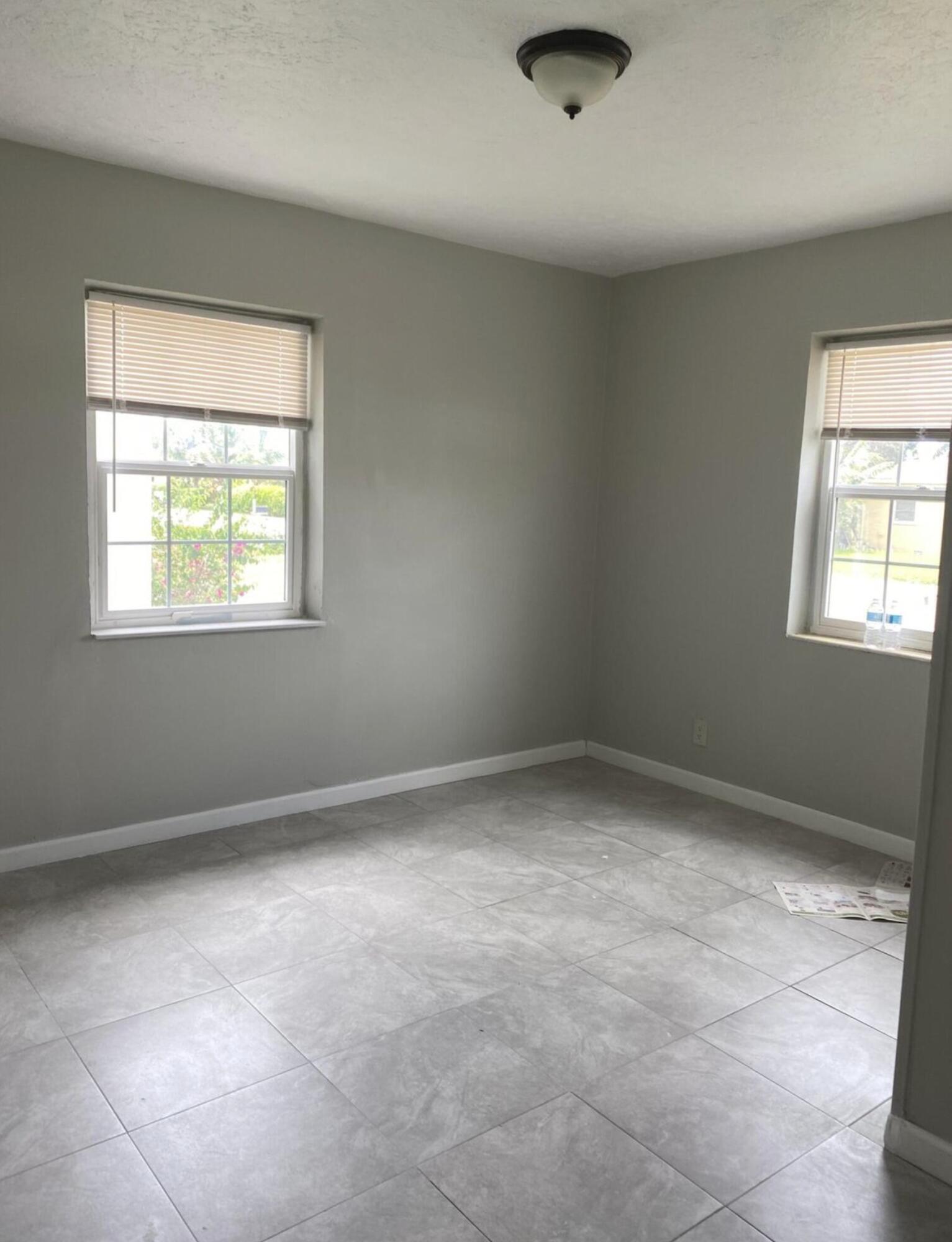360 West 27th Street Riviera Beach, FL 33404 - Photo 2 of 5 an empty room with a window