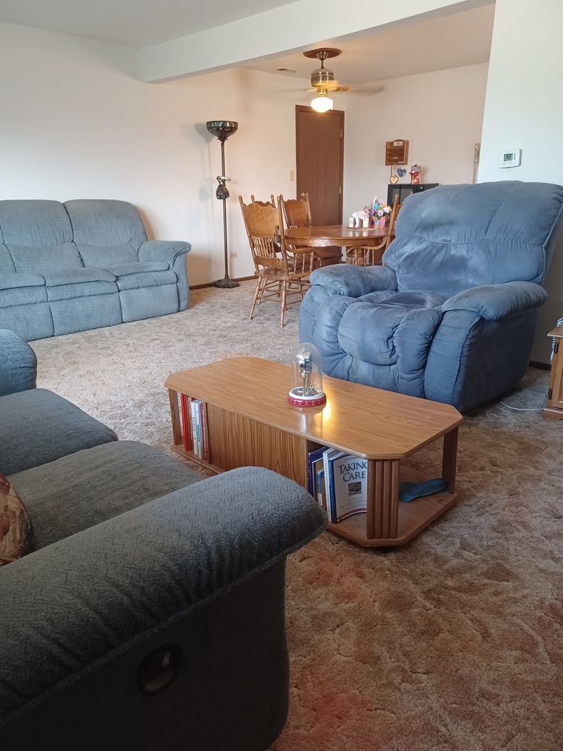 9650 Nottingham Avenue, Unit 2H Chicago Ridge, IL 60415 - Photo 3 of 13 a living room with furniture and a couch