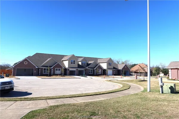 $2,375 | 2002 Reagan Court, Bryan, TX 77802