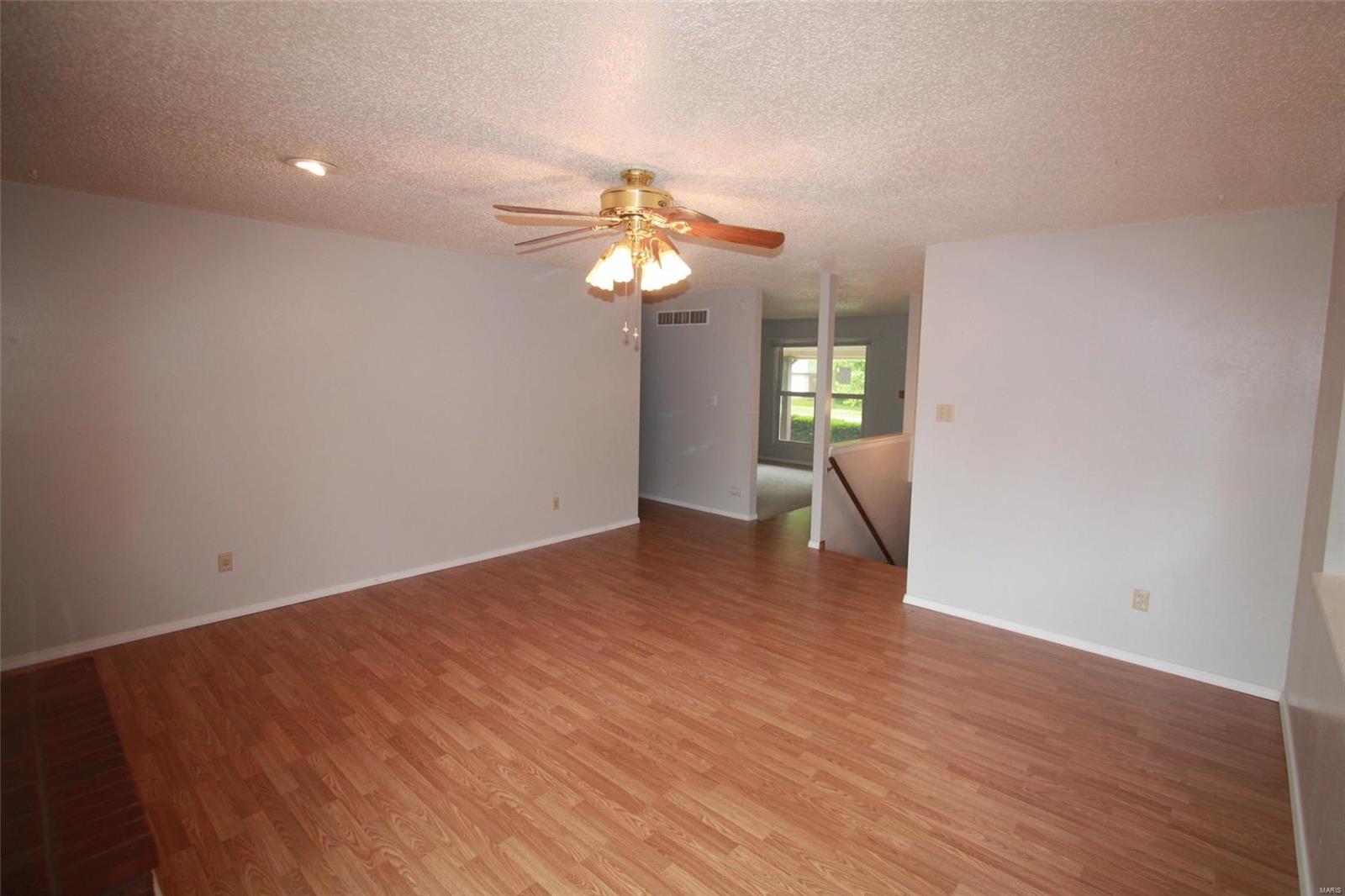 525 Sappington Barracks Road St. Louis, MO 63125 - Photo 3 of 18 Gallery Image 3