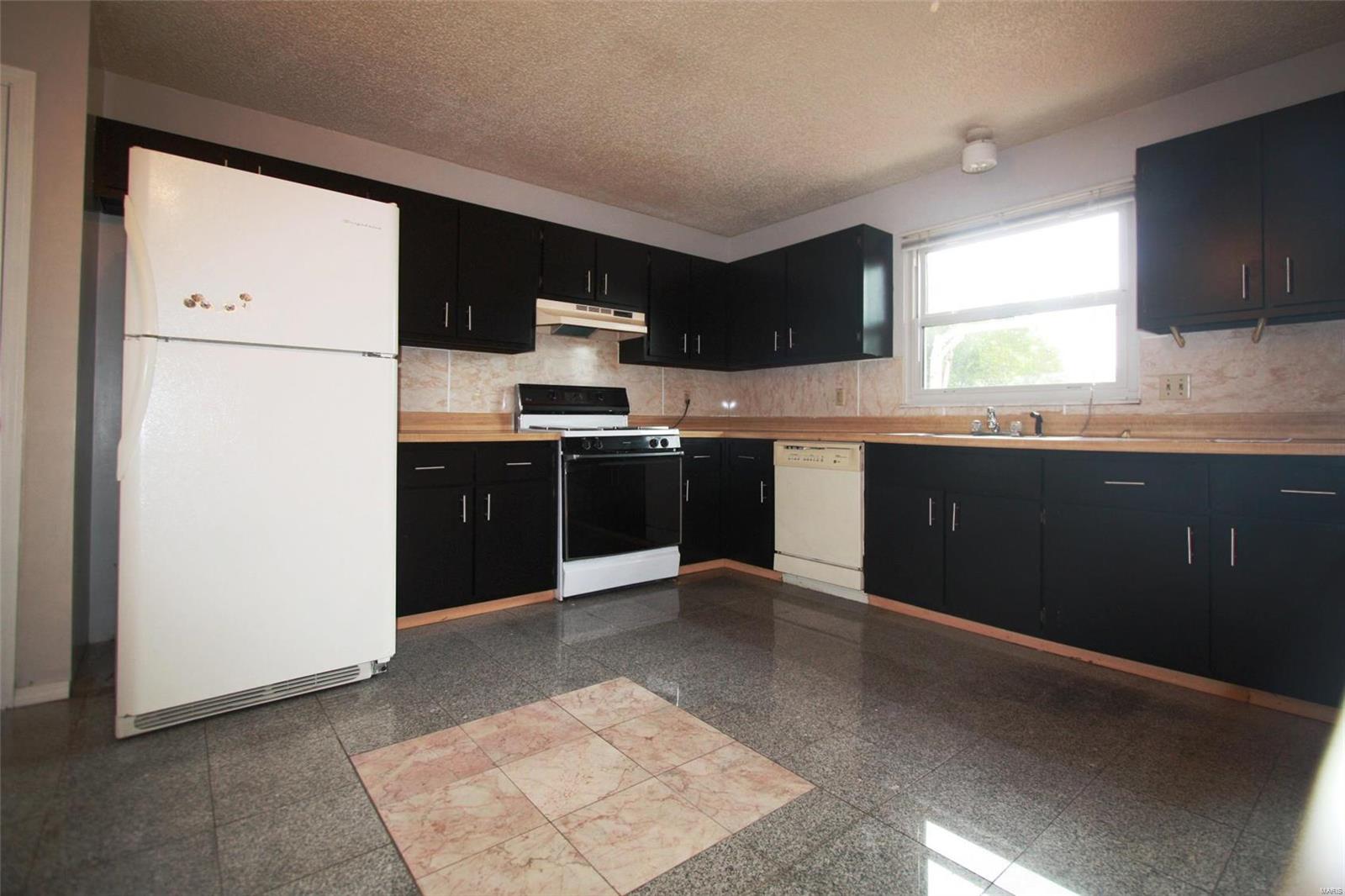 525 Sappington Barracks Road St. Louis, MO 63125 - Photo 4 of 18 Gallery Image 4