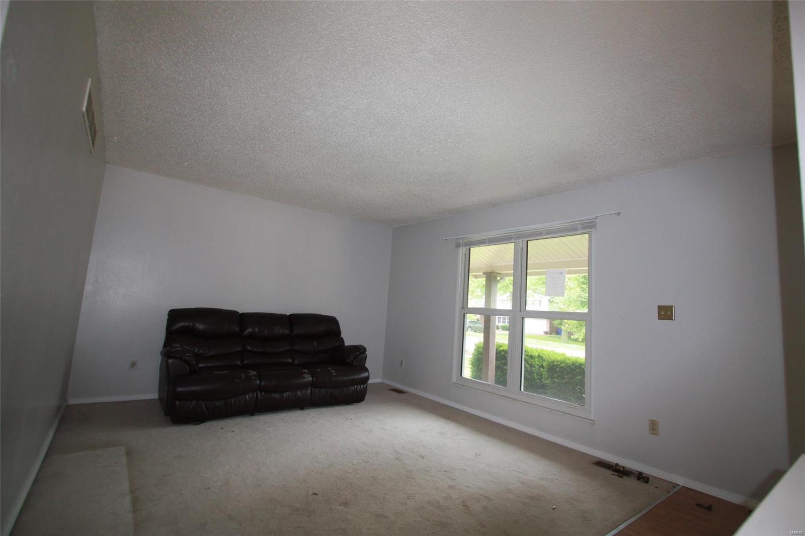 525 Sappington Barracks Road St. Louis, MO 63125 - Photo 8 of 18 Gallery Image 8
