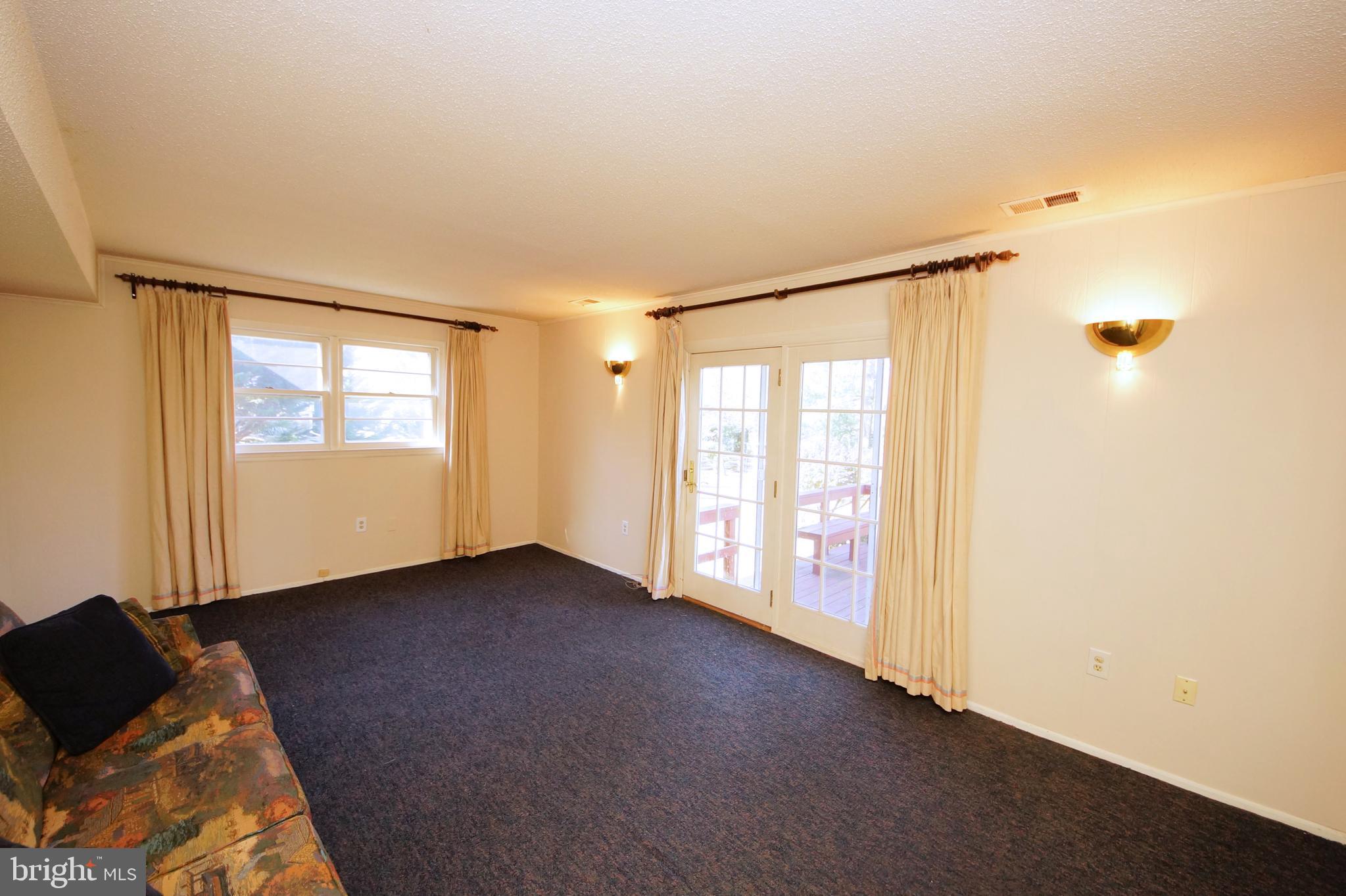 8 Randi Way Titusville, NJ 08560 - Photo 20 of 39 Family Room
