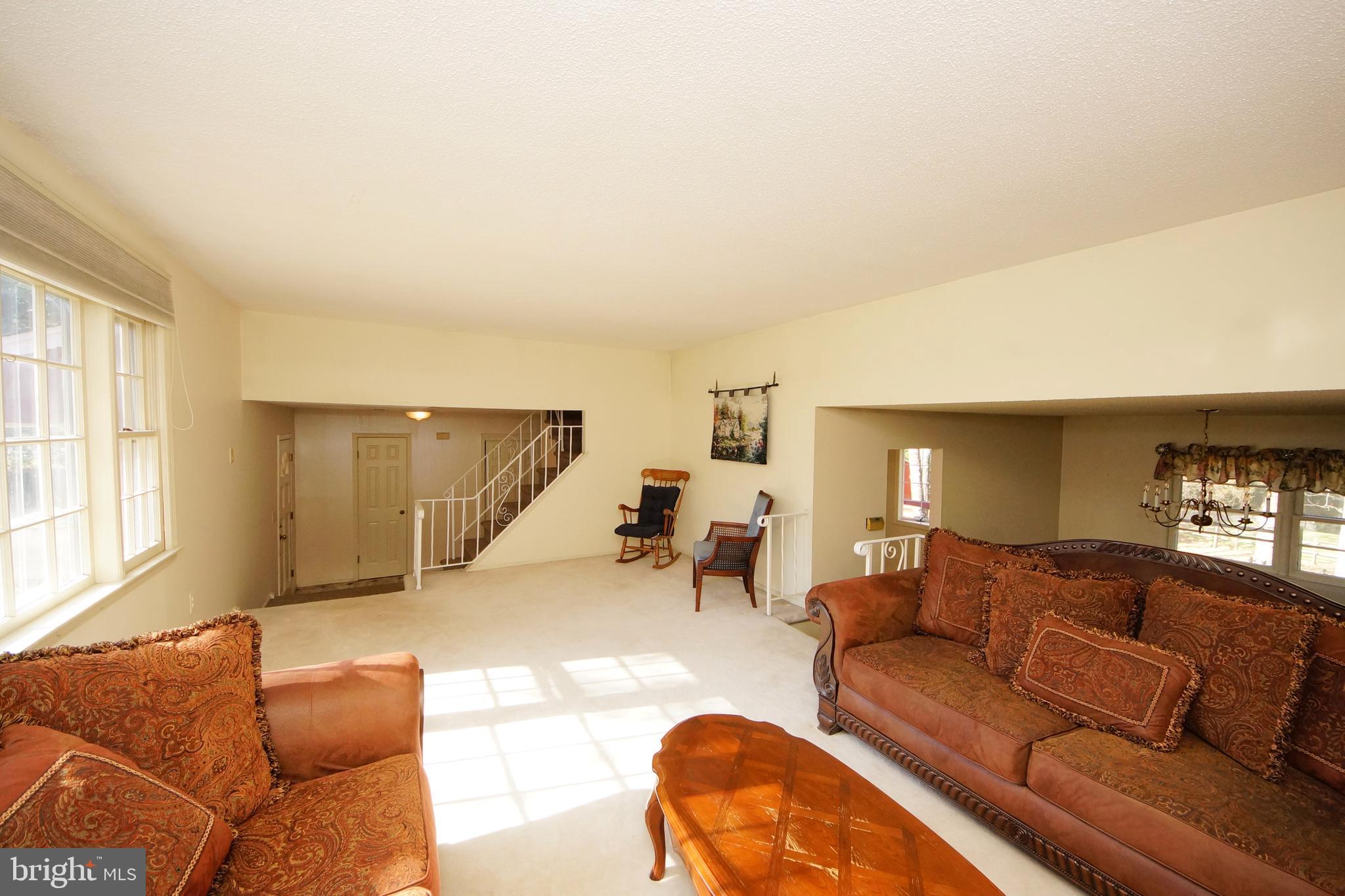 8 Randi Way Titusville, NJ 08560 - Photo 7 of 39 Living Room