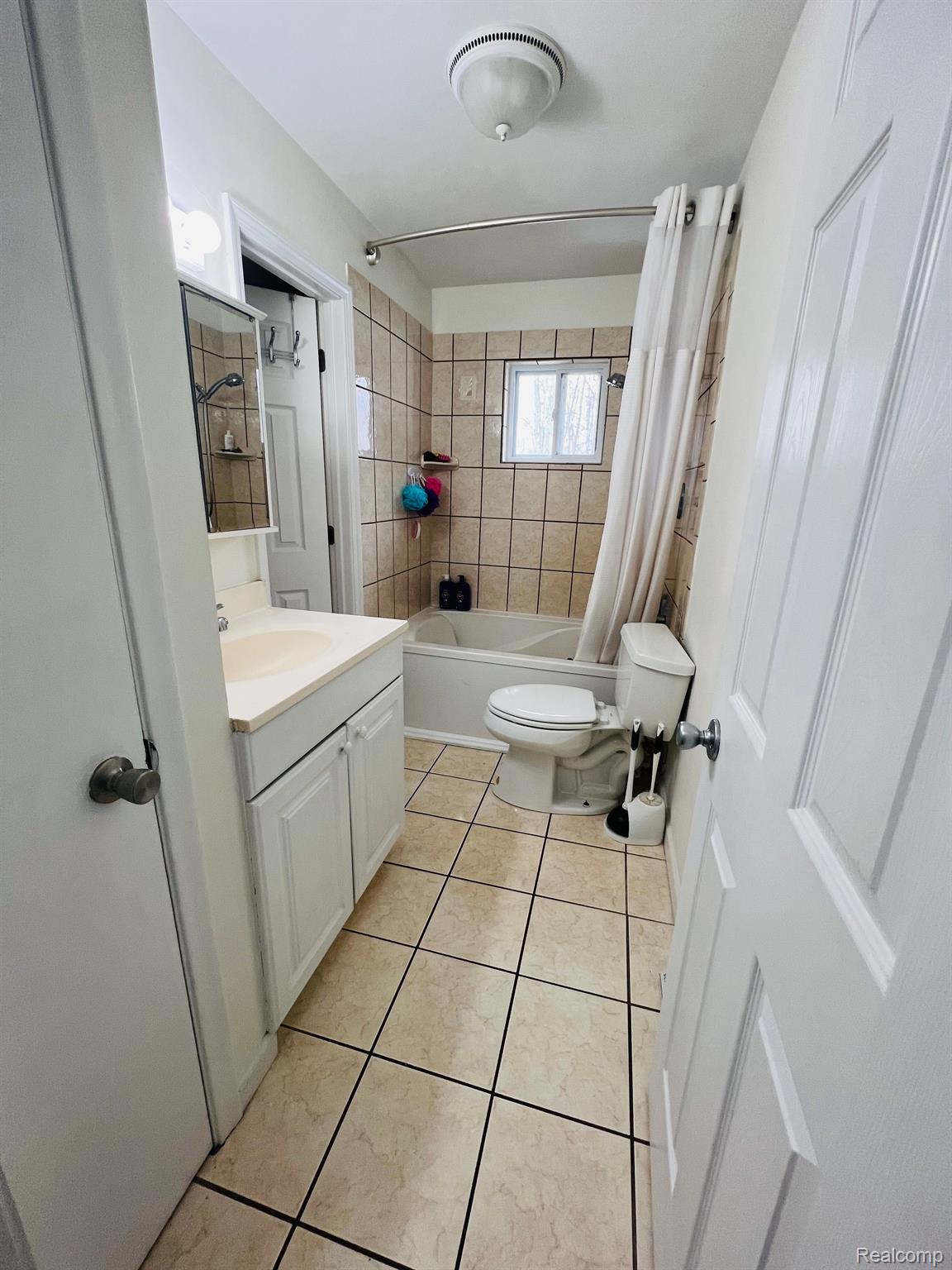 6206 Sharp Road Swartz Creek, MI 48473 - Photo 25 of 36 Bathroom