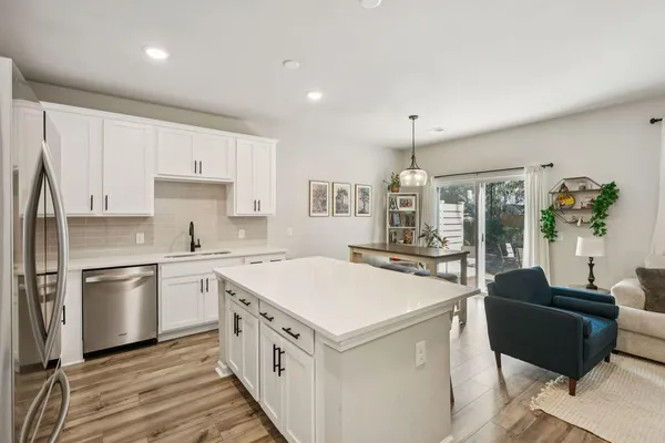 $2,100 | 8412 Hidden Baker's Trace, North Charleston, SC 29418