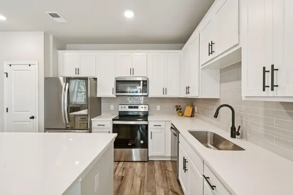 $2,100 | 8412 Hidden Baker's Trace, North Charleston, SC 29418
