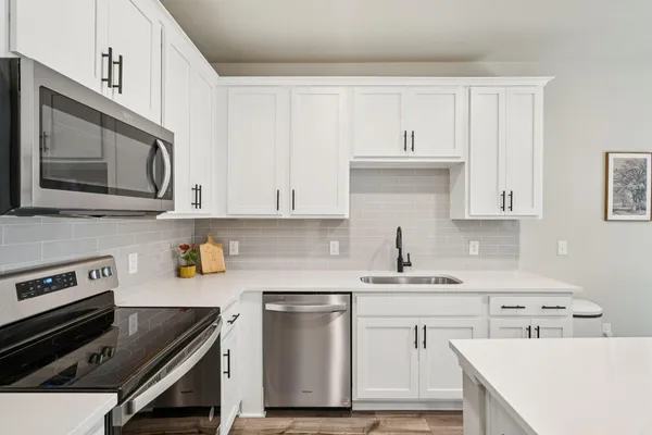 $2,100 | 8412 Hidden Baker's Trace, North Charleston, SC 29418