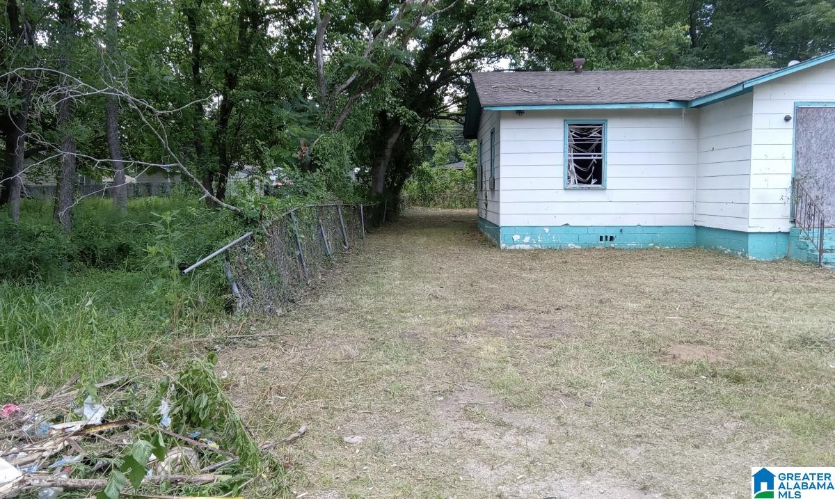 2017 Long 14th Street Bessemer, AL 35020 - Photo 5 of 20