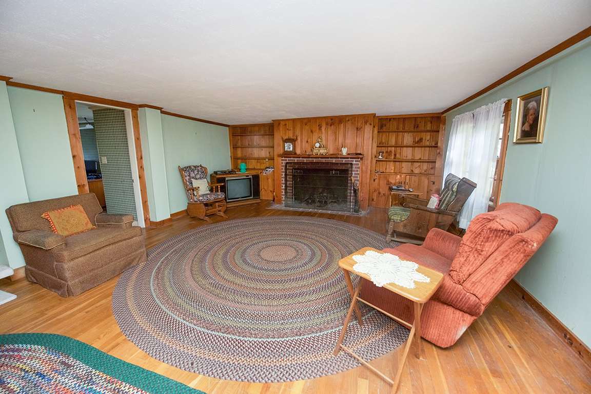 39 Old Manchester Road Raymond, NH 03077 - Photo 8 of 40