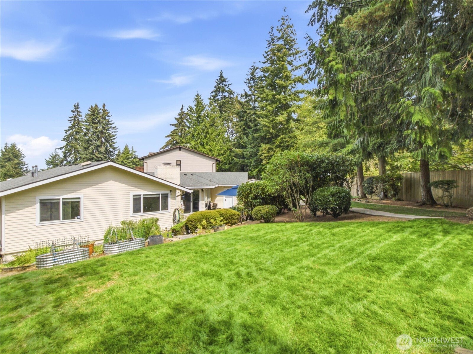 2012 Lincoln Circle Southeast Renton, WA 98055 - Photo 33 of 34 Gallery Image 33