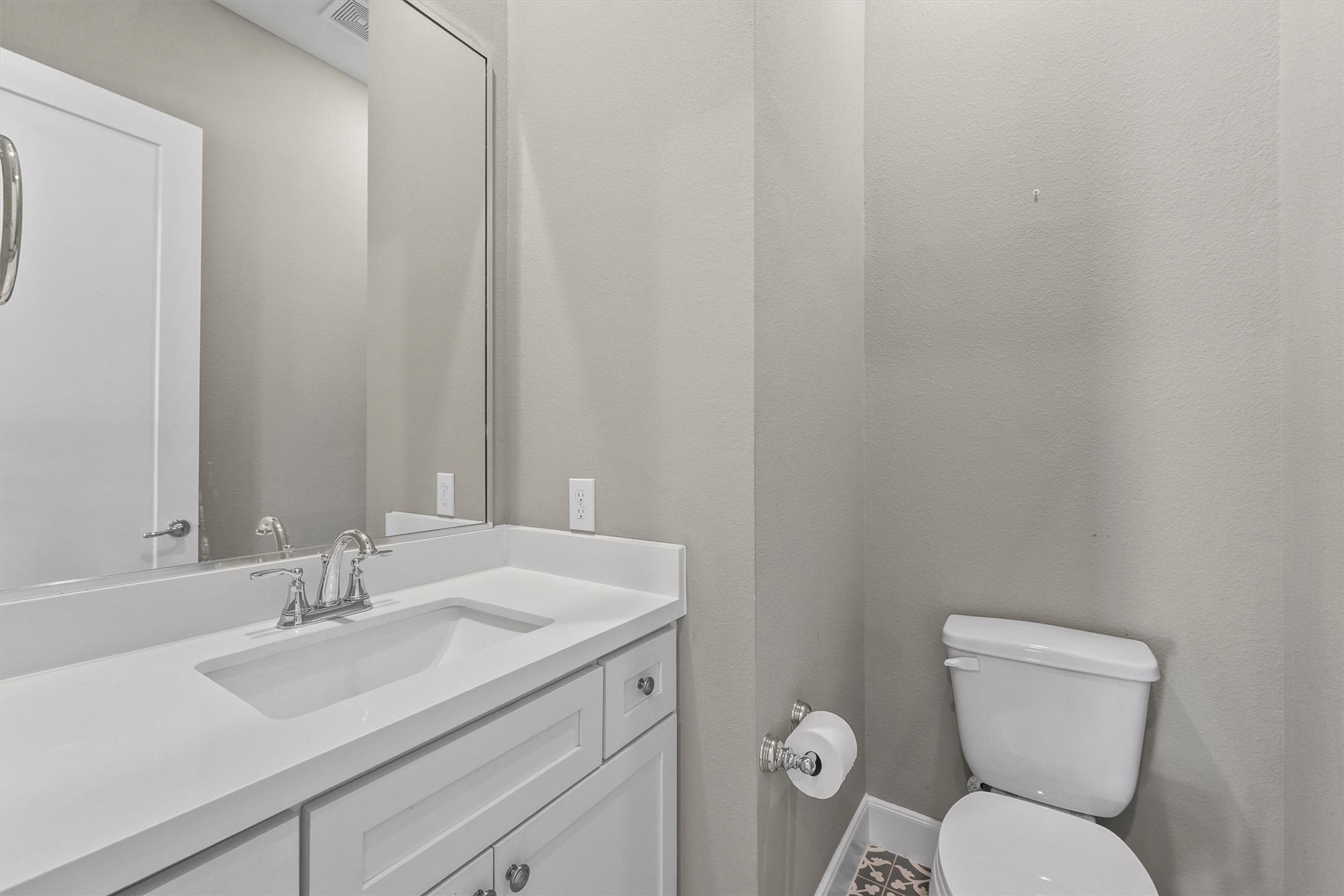 1050 Timbergrove Yards Lane Houston, TX 77008 - Photo 13 of 33 a bathroom with a toilet sink and mirror