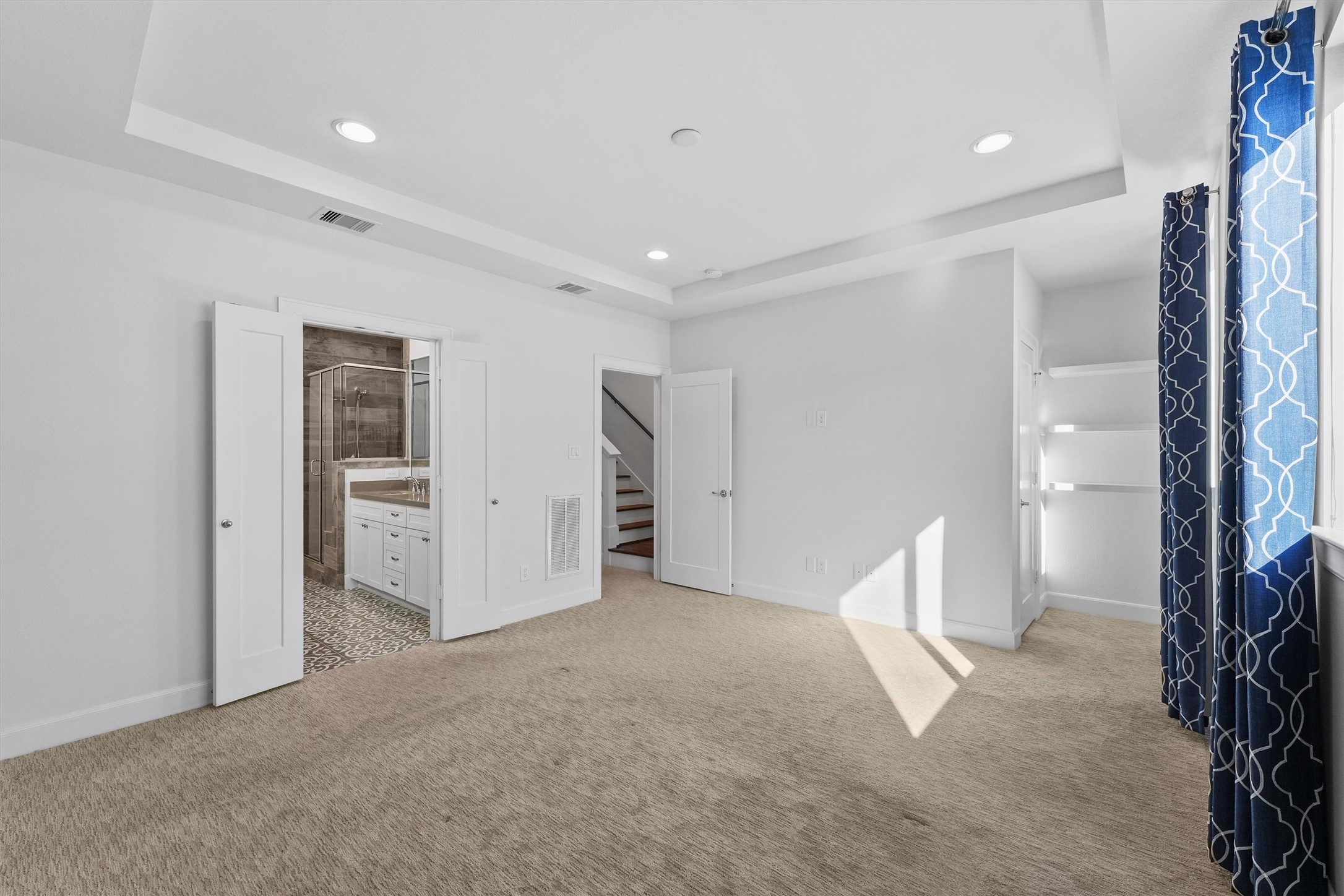 1050 Timbergrove Yards Lane Houston, TX 77008 - Photo 17 of 33 a view of a livingroom with an empty space
