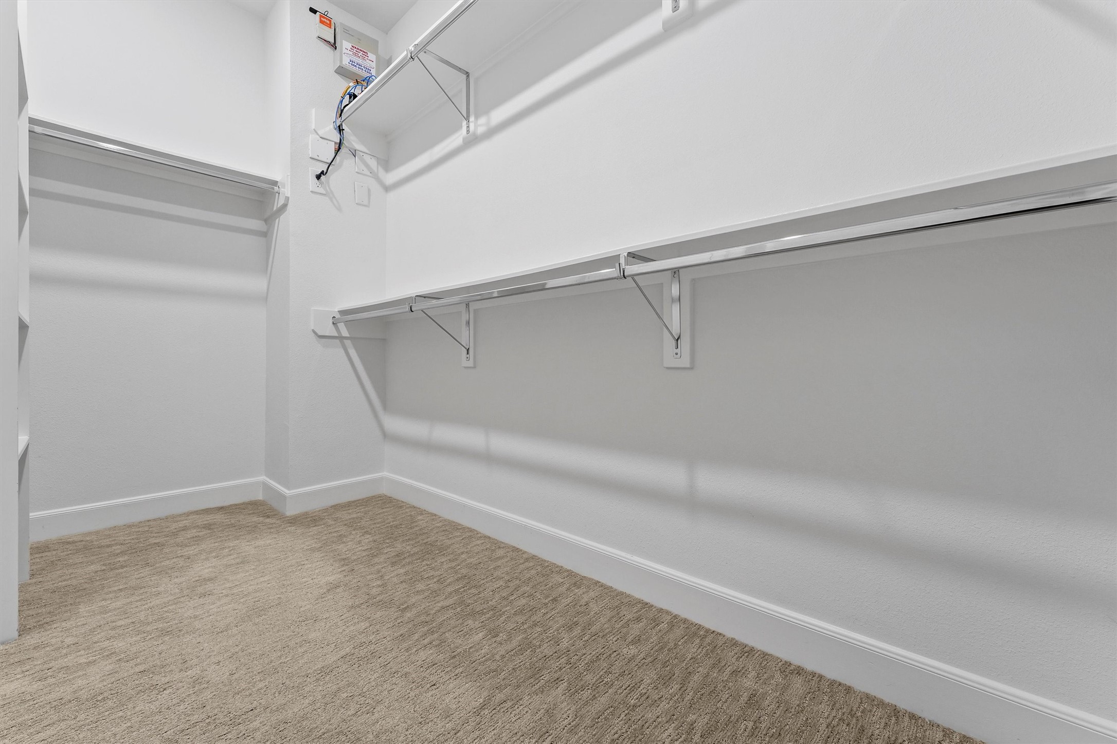 1050 Timbergrove Yards Lane Houston, TX 77008 - Photo 20 of 33 a view of an empty walk in closet