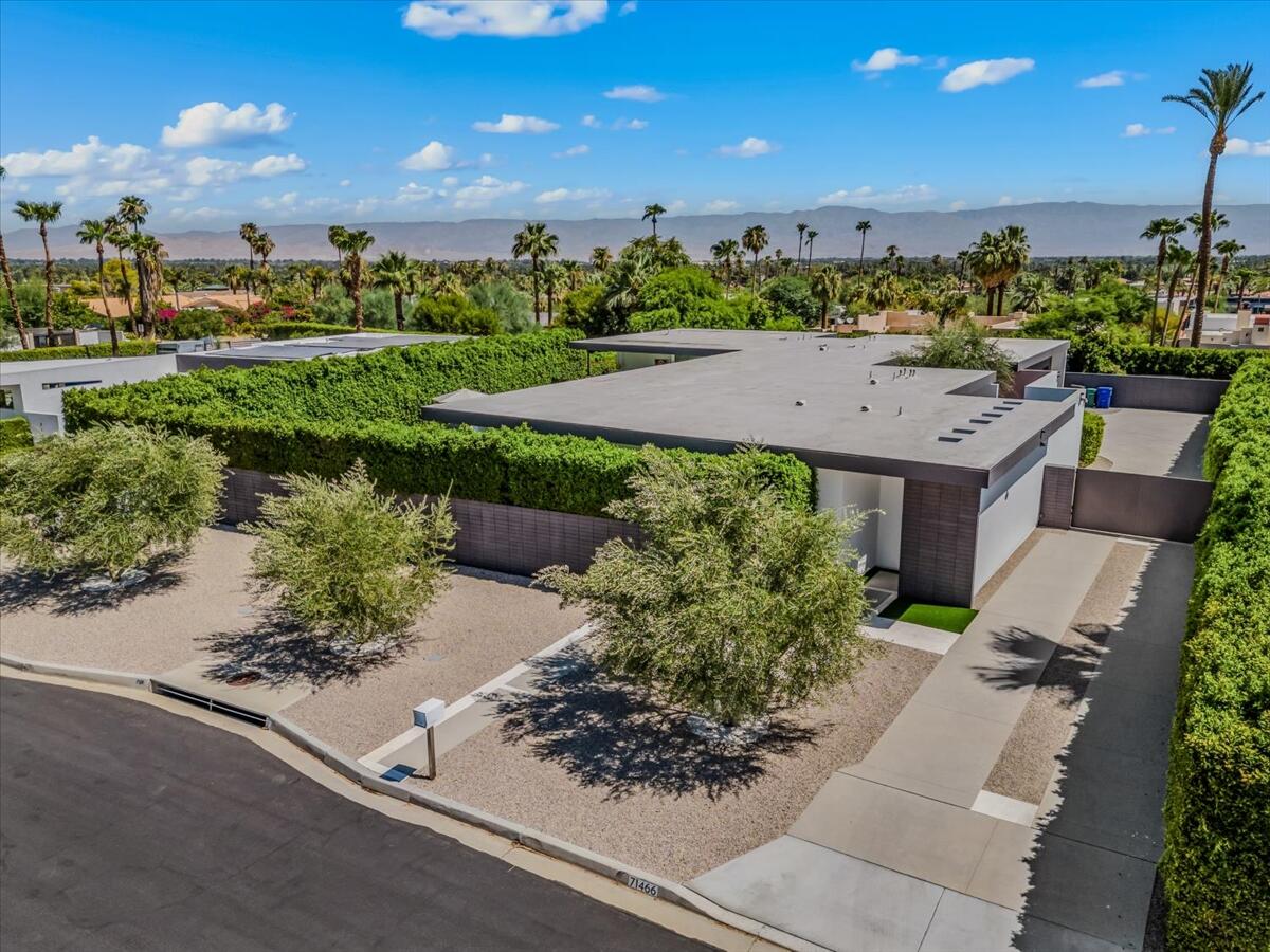 71466 San Gorgonio Road Rancho Mirage, CA 92270 - Photo 80 of 81 an aerial view of a house with a yard