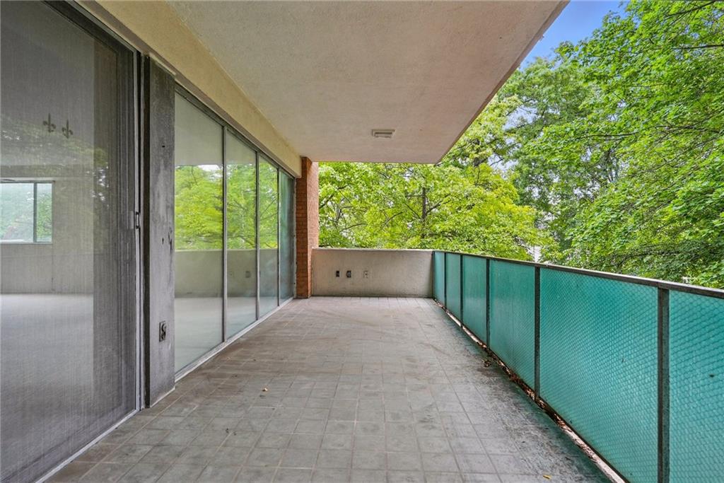 5048 Fifth Avenue, Unit 101 Pittsburgh, PA 15232 - Photo 21 of 24 a balcony with an outdoor space