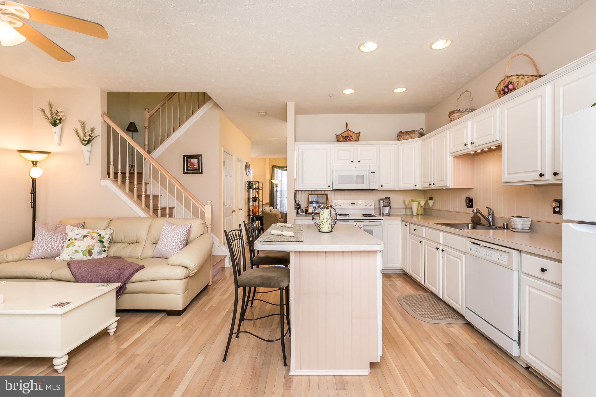 5003 Leasdale Road Baltimore, MD 21237 - Photo 17 of 38 Kitchen and Den Area