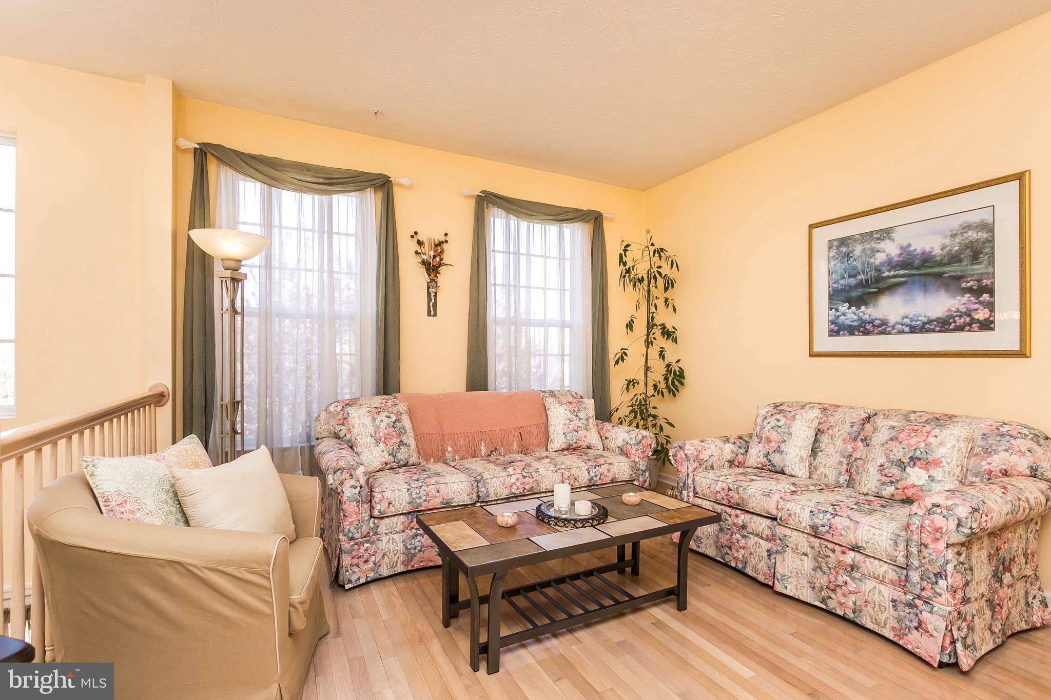 5003 Leasdale Road Baltimore, MD 21237 - Photo 4 of 38 Living Room