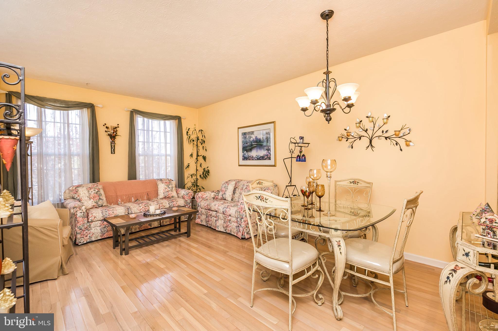 5003 Leasdale Road Baltimore, MD 21237 - Photo 6 of 38 Main Level Hardwoods