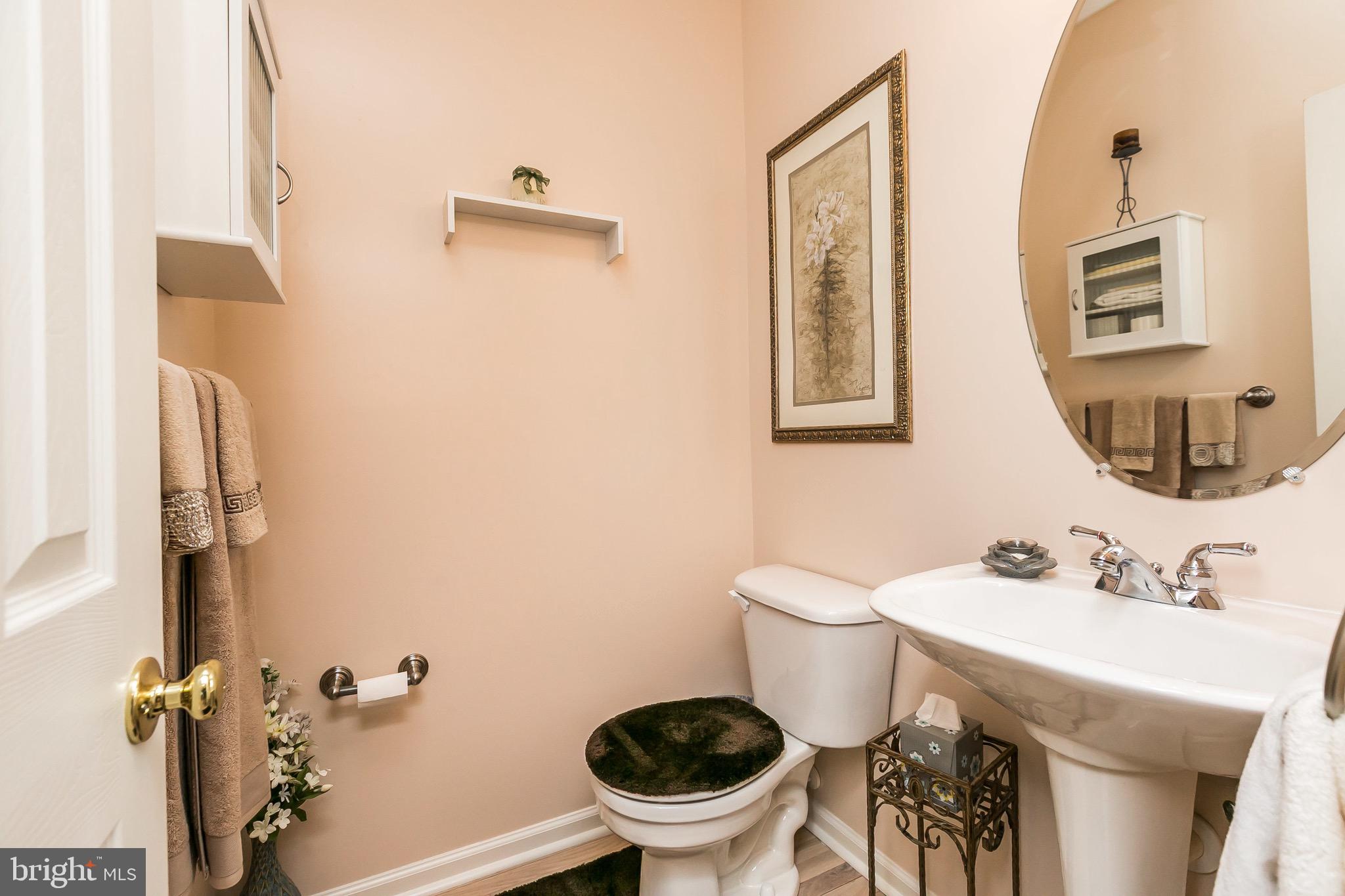 5003 Leasdale Road Baltimore, MD 21237 - Photo 7 of 38 Main Level Powder Room