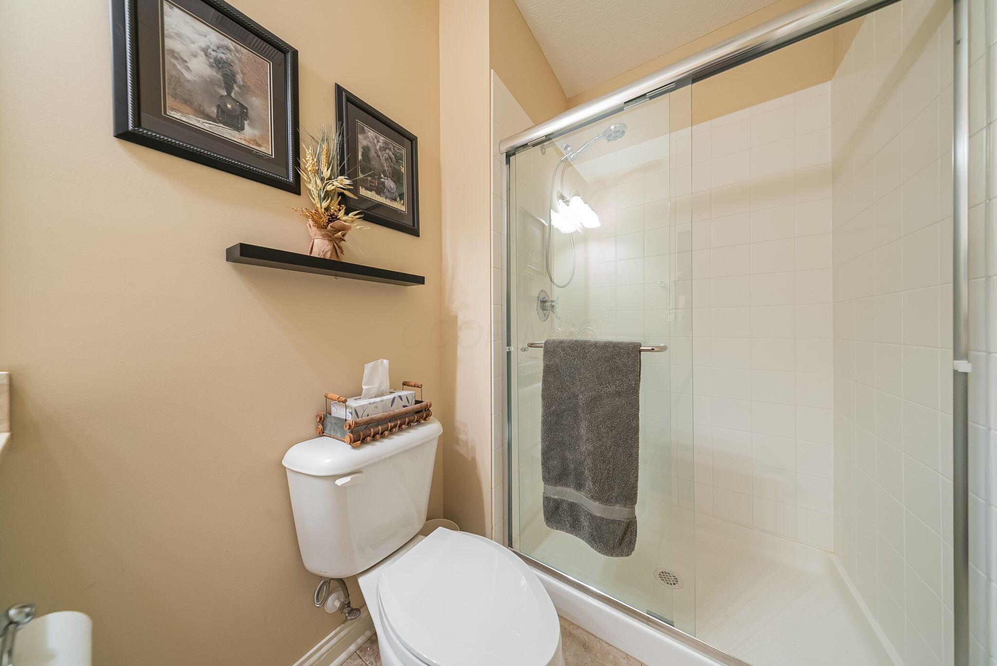 6183 Ray's Way, Unit 25 Hilliard, OH 43026 - Photo 57 of 88 Bathroom