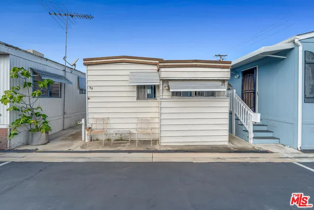 a view of a house entryway