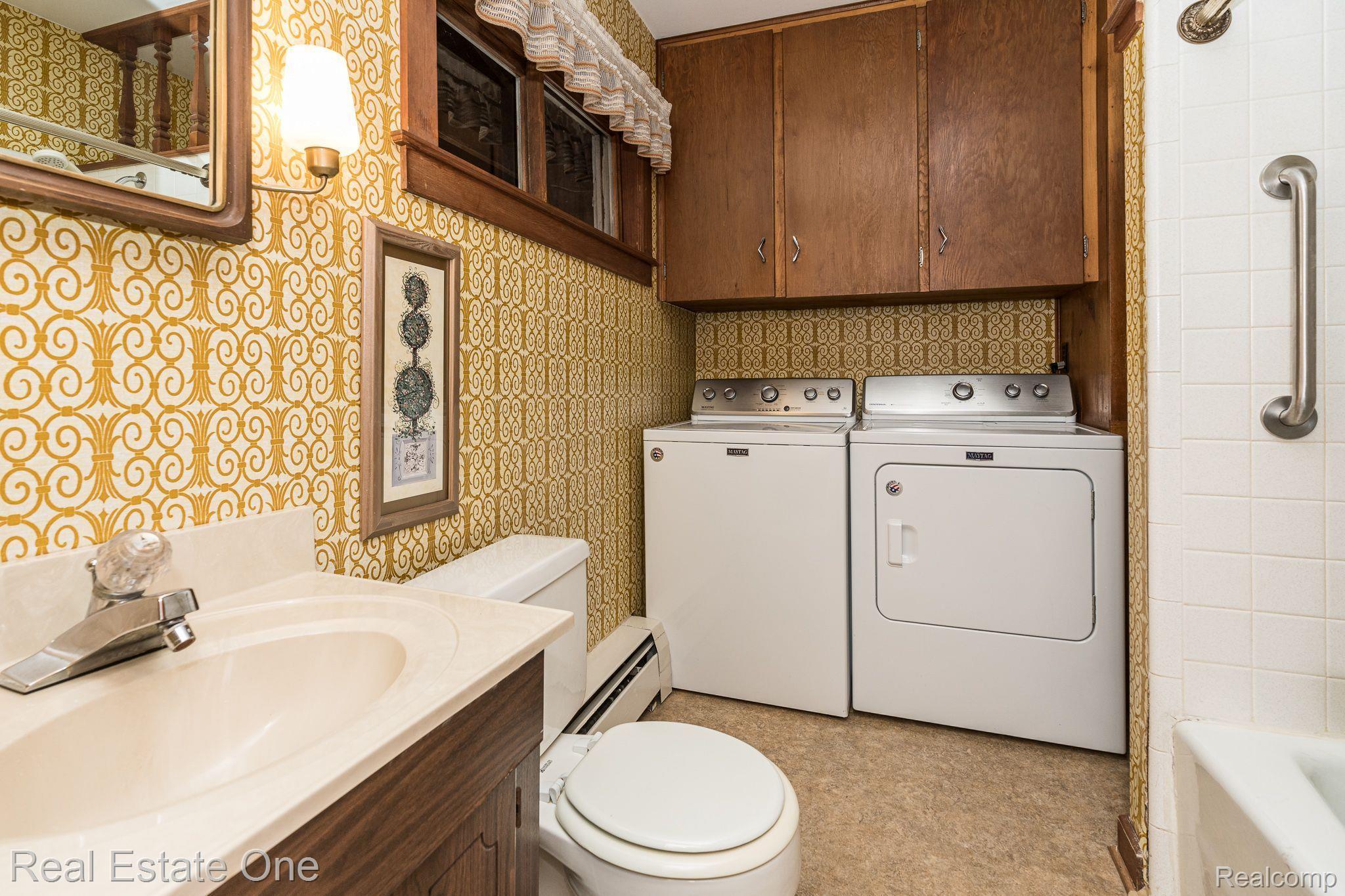 4190 Pratt Road Metamora, MI 48455 - Photo 24 of 53 Full Bath with Laundry on Main Floor