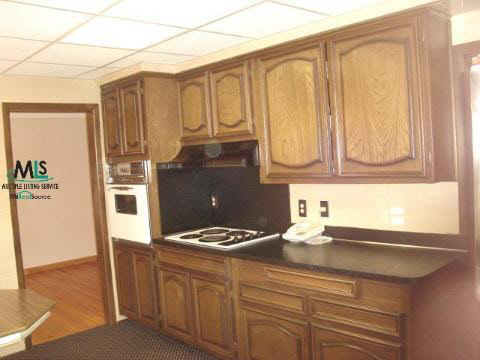 951 Hawthorne Road Grosse Pointe, MI 48236 - Photo 5 of 9 642032-4.JPG