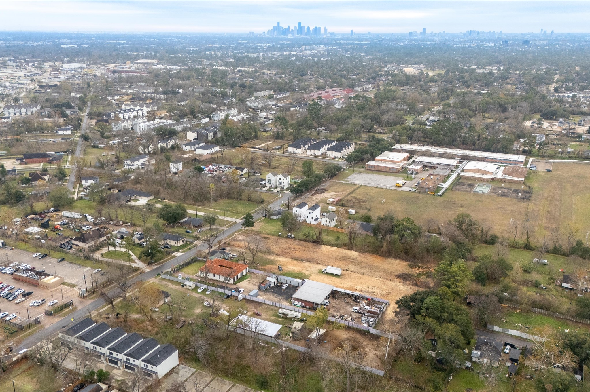 6415 Knox Street Houston, TX 77091 - Photo 12 of 12 view of city and mountain view