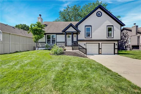 $460,000 | 8017 West 149th Street, Overland Park, KS 66223