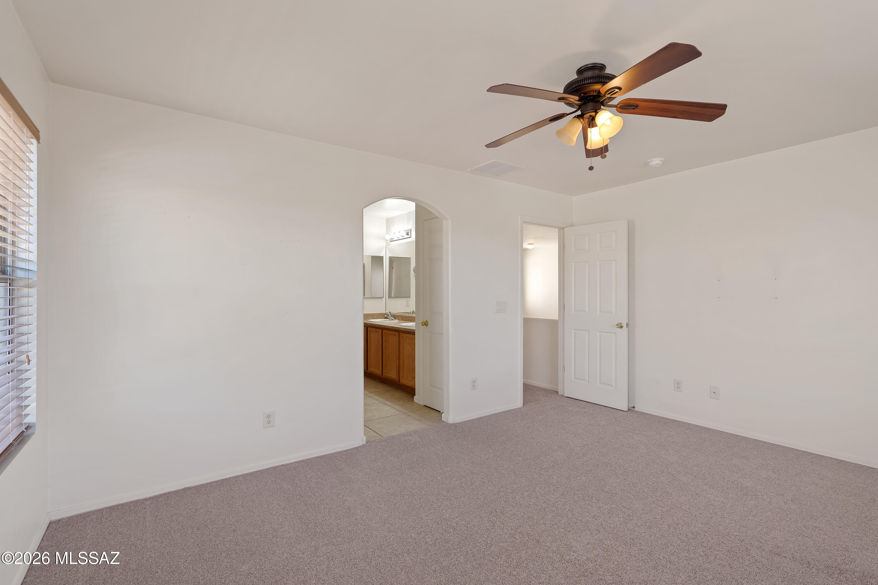 675 West Ash Ridge Drive Green Valley, AZ 85614 - Photo 18 of 33 Primary Bedroom