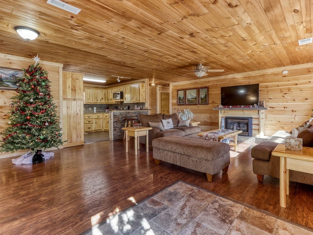 2001 Regans Ridge Way, Unit RIDGETOPLODGE Sevierville, TN 37876 - Photo 4 of 40 Gallery Image 4