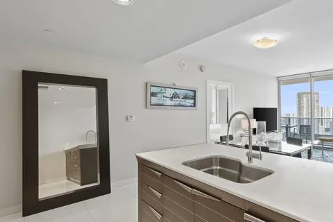 $549,000 | 200 Biscayne Blvd Way, Unit 3909, Miami, FL 33131